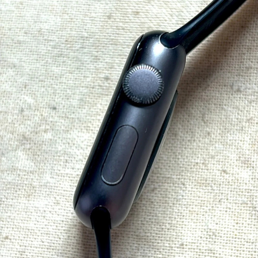 Black Apple Watch Smartwatch 7000 Series 38mm Aluminum